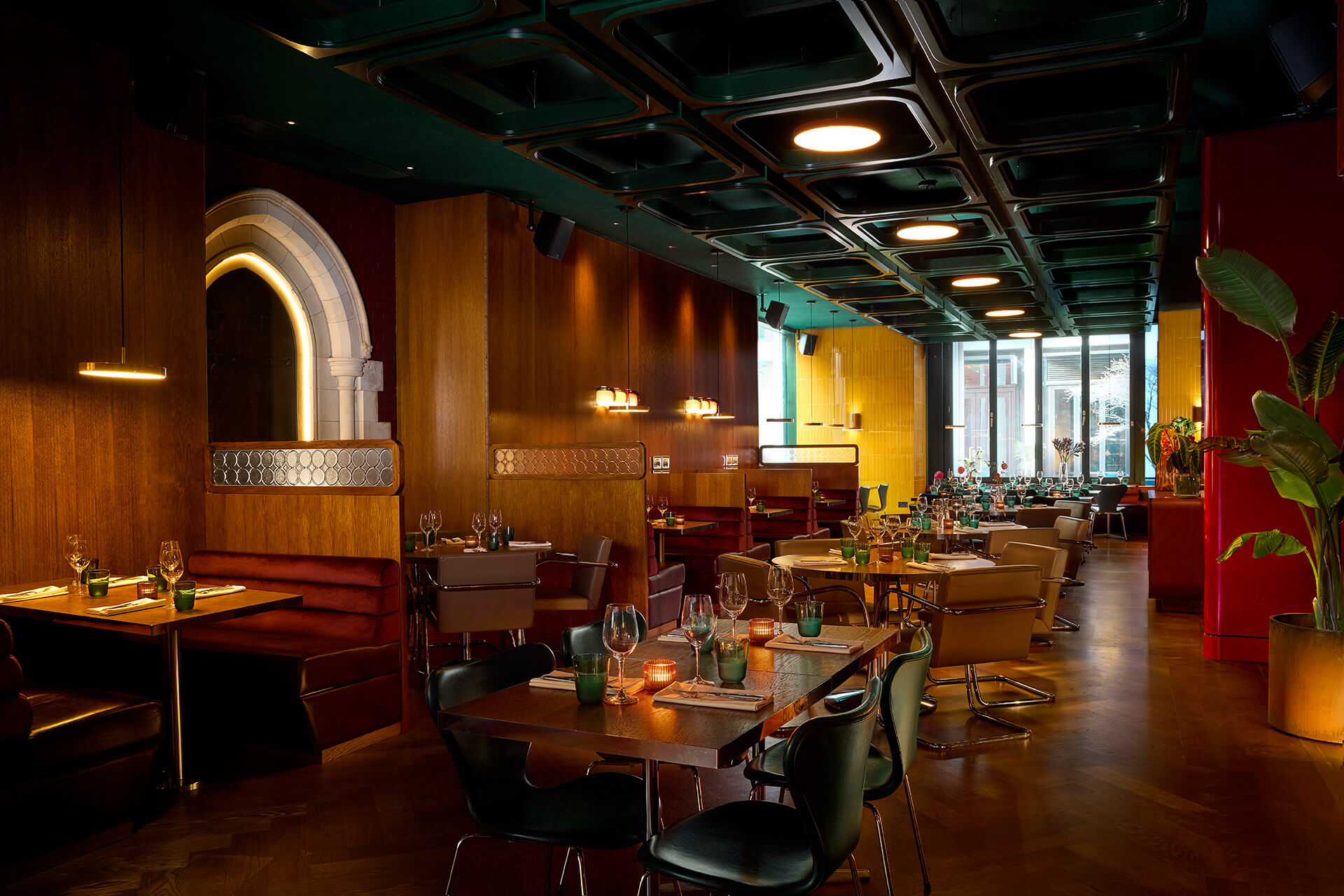 Motorino Restaurant interior